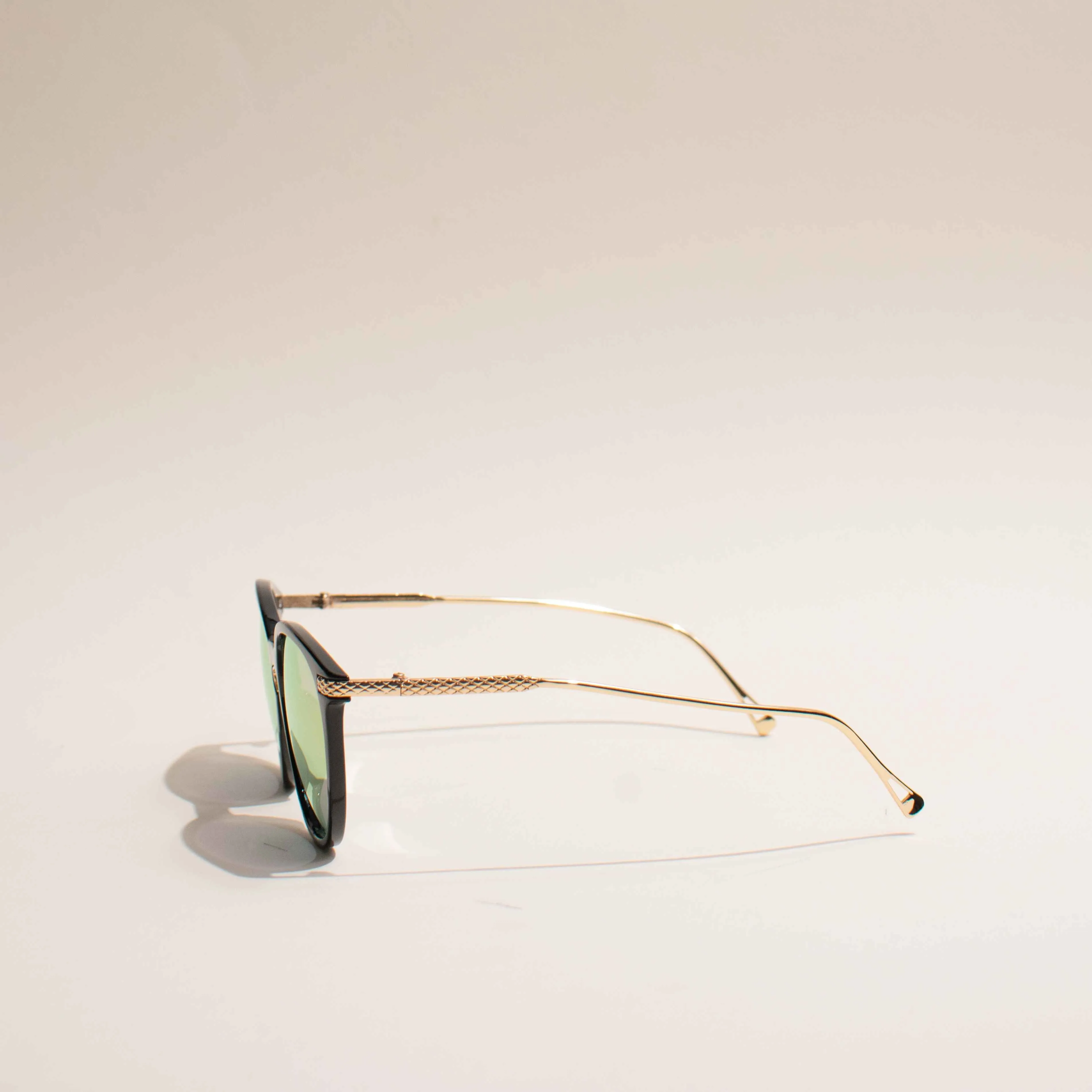 Chic & Classy Pink Mirror Sunglass